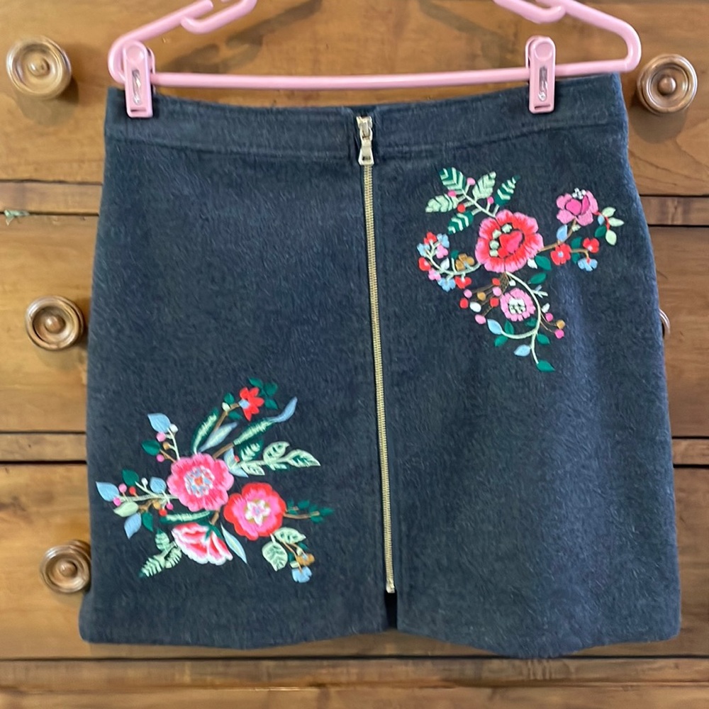 Embroidered skirt